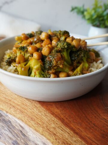 Garlic and Broccoli Chickpea Stir-Fry